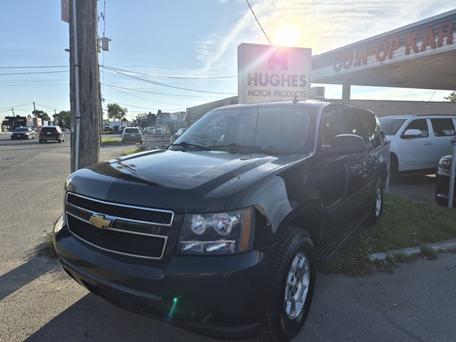 Chevrolet Suburban LS 4dr 